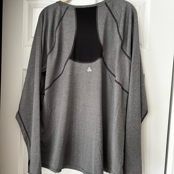 Two Tek Gear Long Sleeve Workout Tops - Picture 6 of 6